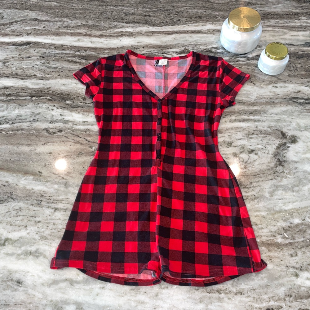🔥Fashion Nova “baby girl” button up romper size small